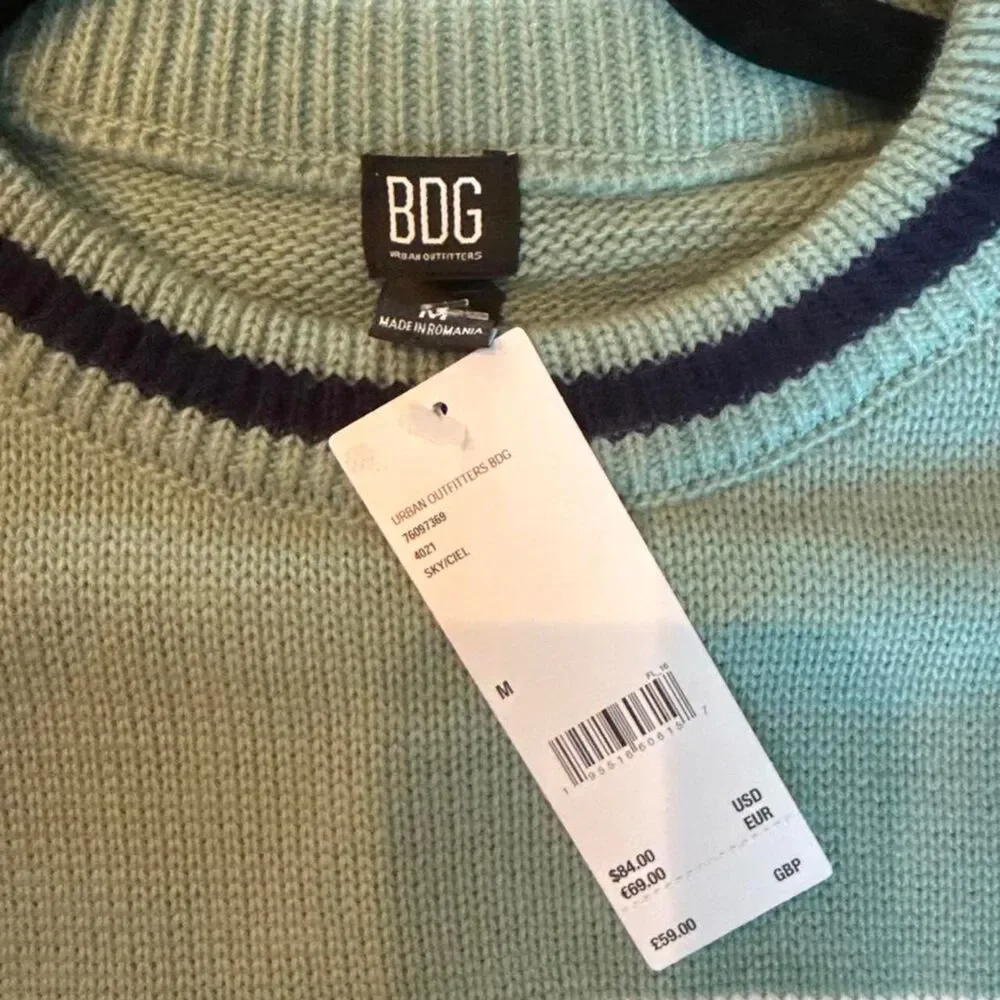 BDG Men's sweater size Medium- NWT
